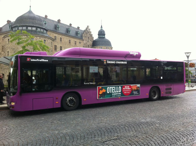 Opera på Skäret åker buss i Örebro